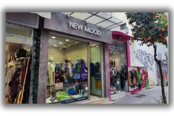 cover-photo-example-for-google-business-listing an example of a women clothing storefront cover photo with a sign on the front.
